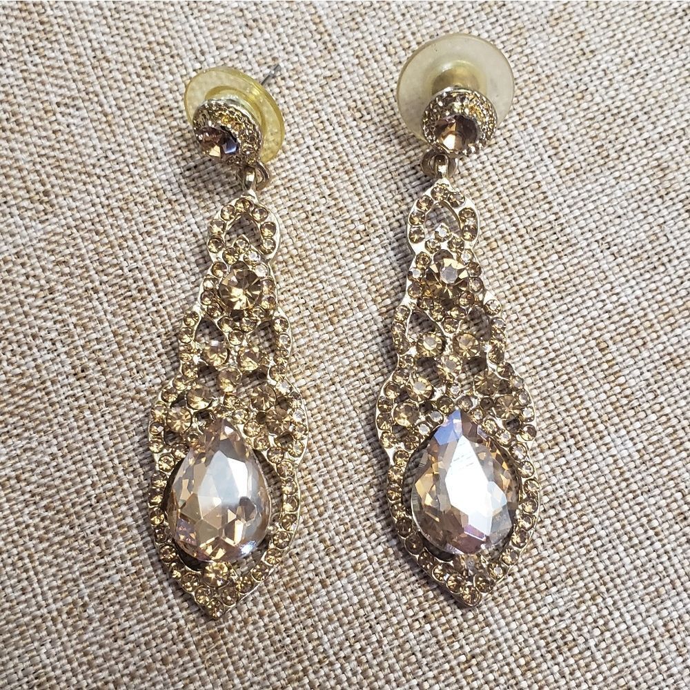 DANGLING Sparkly Gem Pierced Earrings